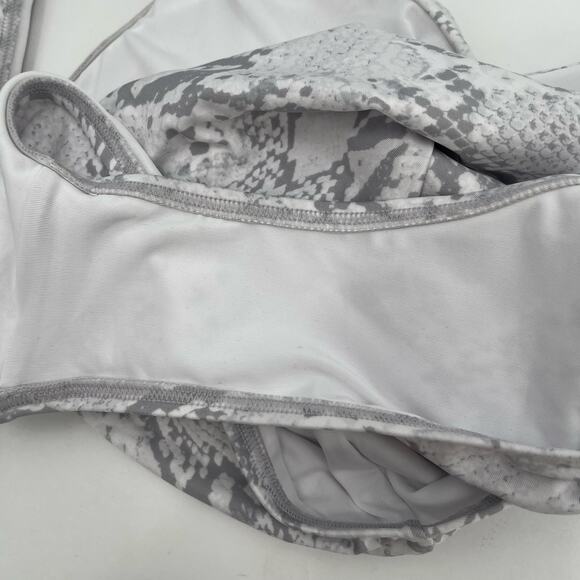 DKNY Swimsuit Size 8 One Piece NWT Gray White Scoop Back Twist Front Swim Beach - Picture 16 of 16